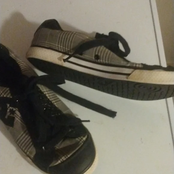 DC black and white plaid tennis shoe 8 - Picture 2 of 4